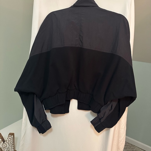 Fabletics Bobbie Glam Colorblock Cropped Jacket Black Full Zip size Large - Picture 7 of 16
